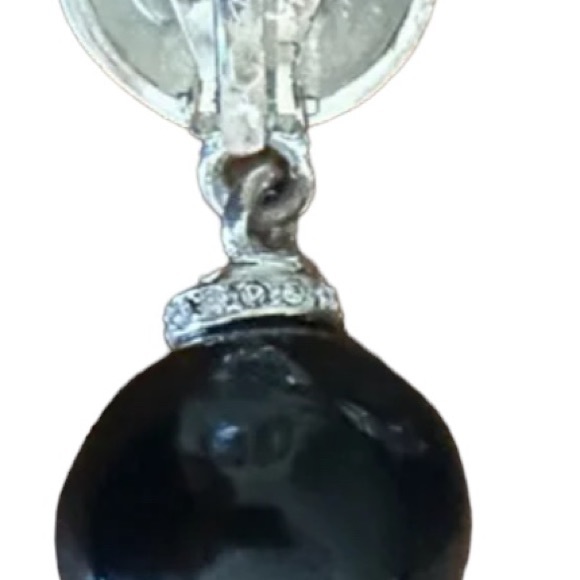 Carol Lee Faux Black Pearl Vintage Silver Tone Clip Earrings - Picture 6 of 6